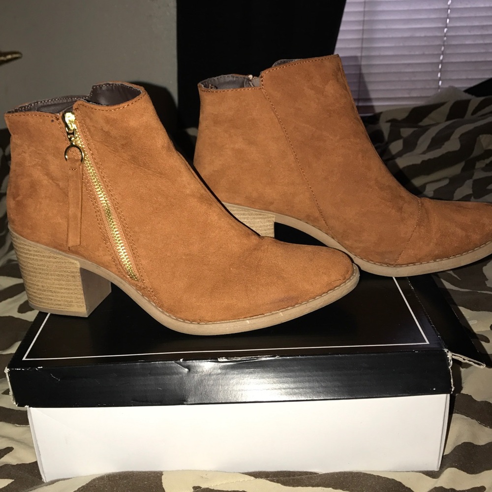 Rust suede booties - Picture 3 of 4